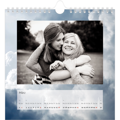 Jahreskalender Quadratisch — Wolkenhintergrund [Marsch]