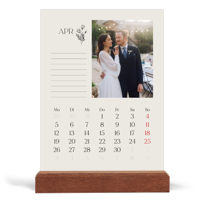 Tischkalender mit Holzfuß Hochformat  — Blühende Initialen [April]