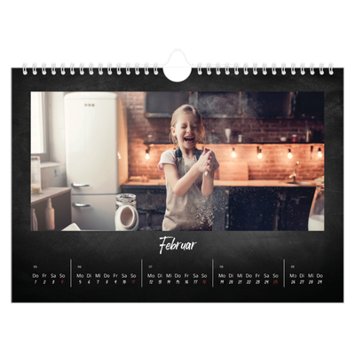Fotokalender A4 — Kreidetafel-Stil [Februar]