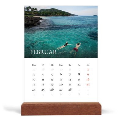 Tischkalender mit Holzfuß Hochformat  — Einfacher Serif [Februar]