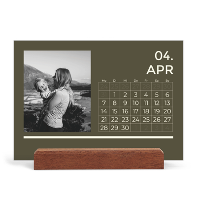 Tischkalender mit Holzfuß Querformat  — Modern und kräftig [April]