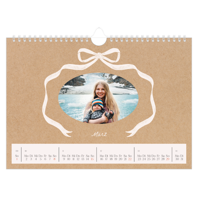 Fotokalender A4 — Kraftpapier und Schleife [Marsch]