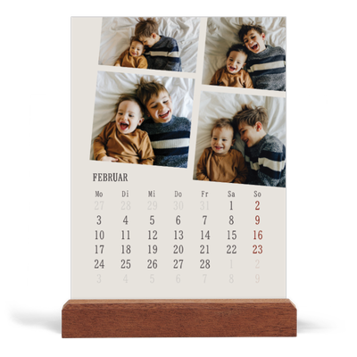 Tischkalender mit Holzfuß Hochformat  — Momente in Bewegung [Februar]