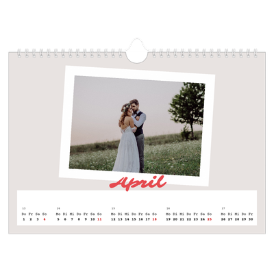 Fotokalender A4 — Karminrote Signatur [April]
