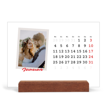Tischkalender mit Holzfuß Querformat — Karminrote Signatur