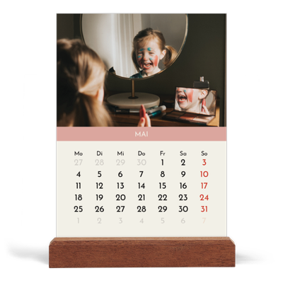 Tischkalender mit Holzfuß Hochformat  — Pastellfarbene Monate [deckblatt]